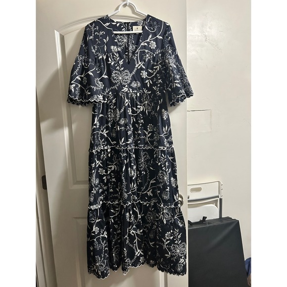 Tuckernuck Dresses & Skirts - Tuckernuck Navy White Floral Scalloped Tiered Maxi Dress Womens Medium